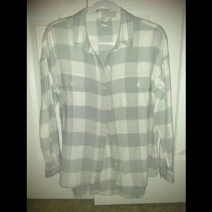 NWOT Grey and white plaid shirt